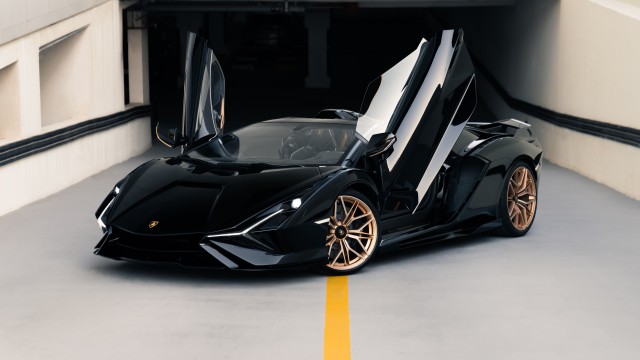 Black Lamborghini Sián Roadster 8K
