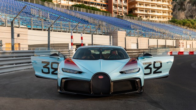 Bugatti Chiron Pur Sport Race track