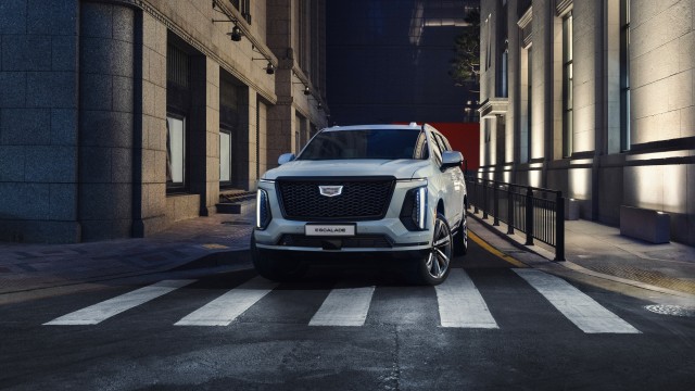 Cadillac Escalade ESV 2025