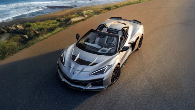 Chevrolet Corvette ZR1X Convertible Quail Silver