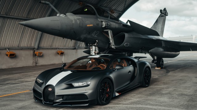 Dassault Rafale Bugatti Chiron Sport Les Légendes du Ciel