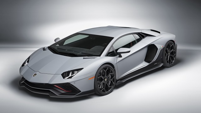 Lamborghini Aventador LP 780-4 Ultimae White