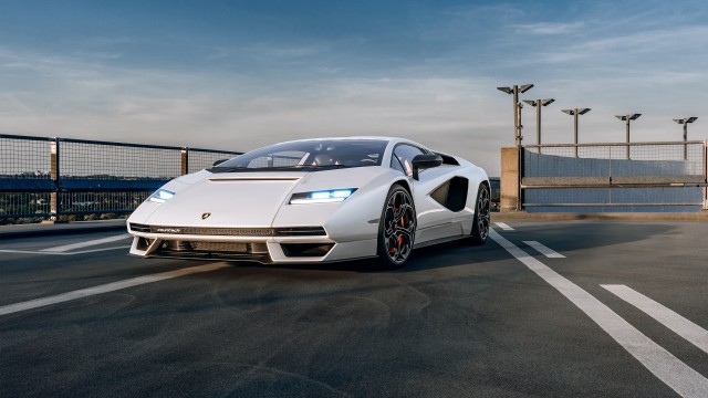 Lamborghini Countach LPI 800-4 Hybrid Supercar