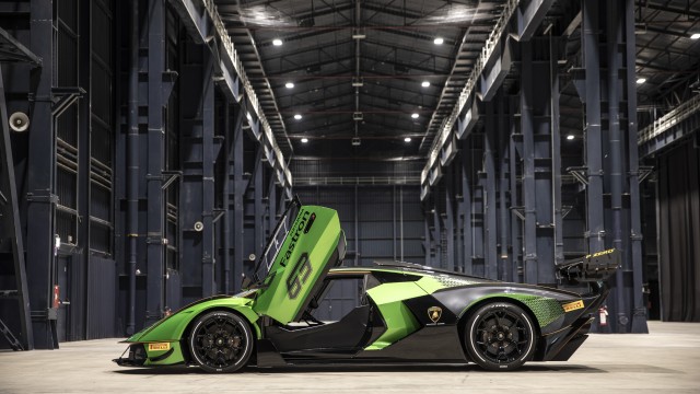 Lamborghini Essenza SCV12 Performance car