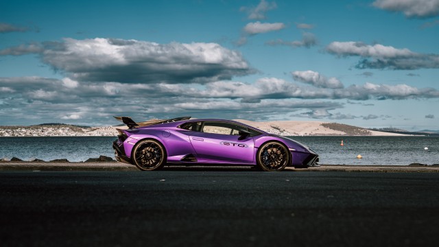 Lamborghini Huracán STO Purple