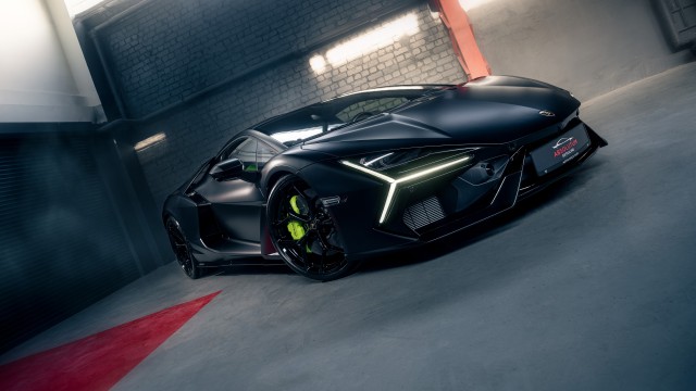 Lamborghini Revuelto Garage