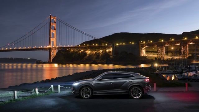 Lamborghini Urus Golden Gate Bridge