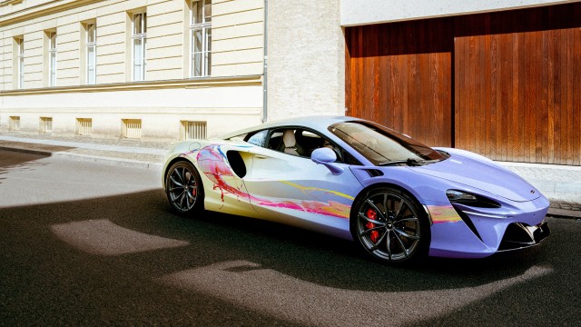 McLaren Artura Art Car