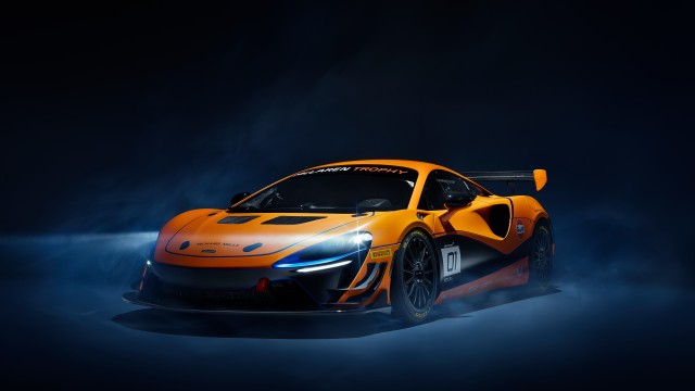 McLaren Artura Trophy Race cars