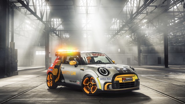 MINI Electric Pacesetter inspired by JCW