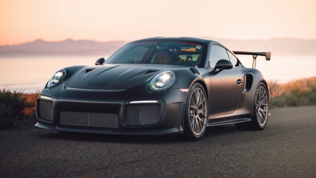 Porsche 911 GT2 RS Weissach package