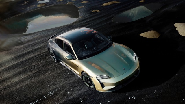 Porsche Taycan Turbo S Celestial Jade 2024