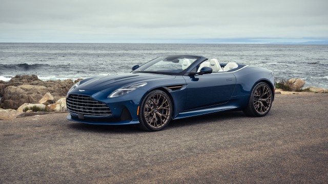 Q by Aston Martin DB12 Volante Thrillseeker