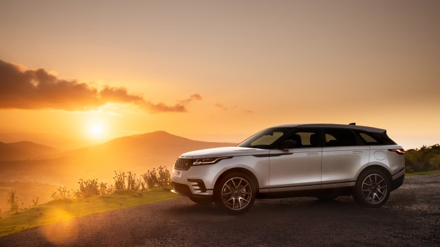 Range Rover Velar R-Dynamic Luxury SUV