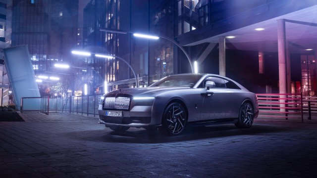 Rolls-Royce Black Badge Spectre Jubilee Silver