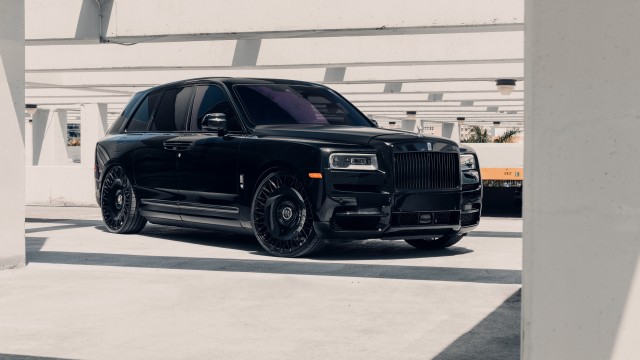 Rolls-Royce Cullinan Black cars