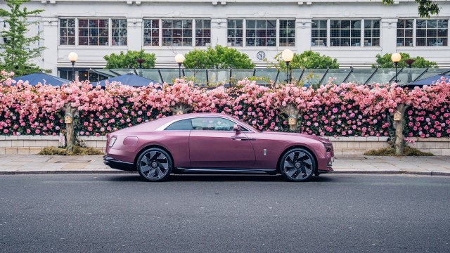 Rolls-Royce Spectre Floral Art In Chelsea