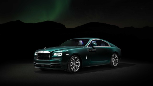 Rolls-Royce Wraith Aurora Borealis 8K