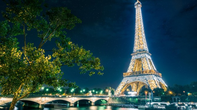 Eiffel Tower Night time