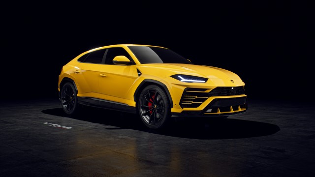 Lamborghini Urus AMOLED