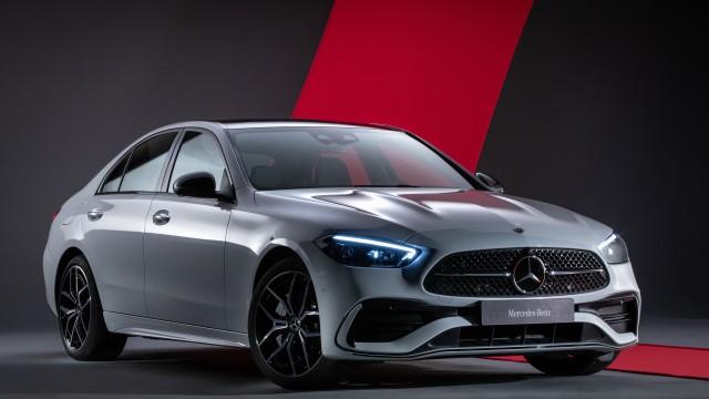 Mercedes-Benz C 300 AMG Line Dark background