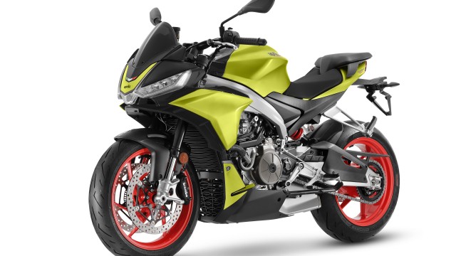 Aprilia Tuono 660 White background