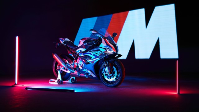 BMW M 1000 RR Neon