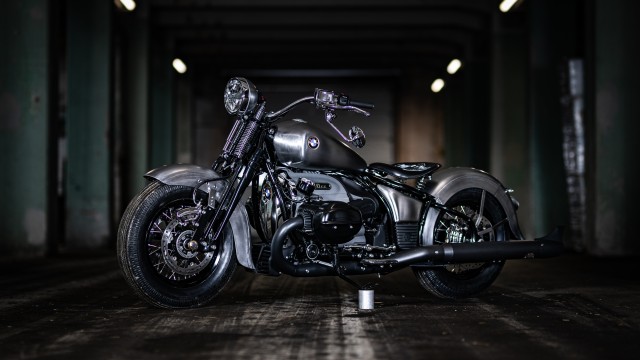 BMW R 18 Custom Black bikes