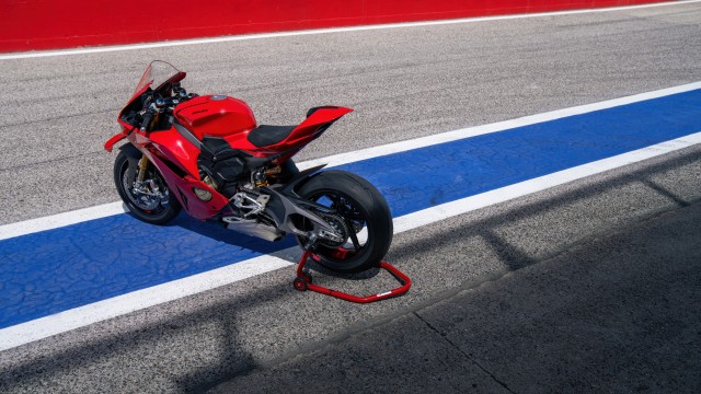 Ducati Panigale V4 Race track