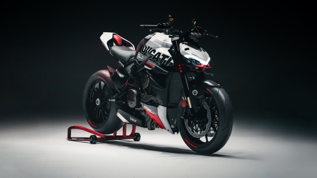 Ducati Streetfighter V4 Dark background