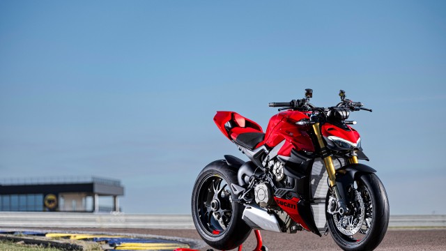 Ducati Streetfighter V4 S Race track