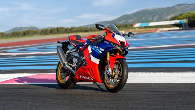 Honda CBR1000RR-R Fireblade SP Race track