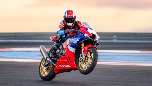 Honda CBR1000RR-R Fireblade SP Racing bikes