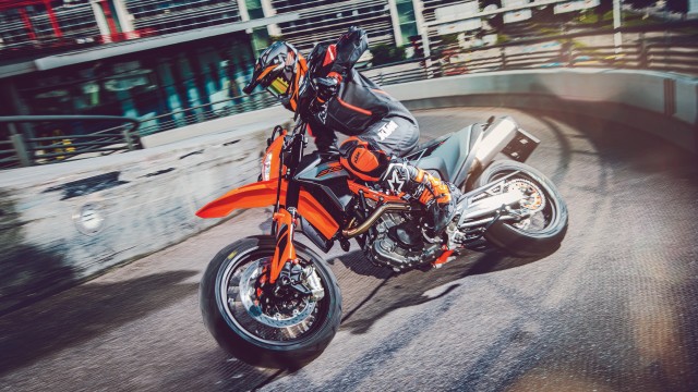 KTM 690 SMC R Race bikes