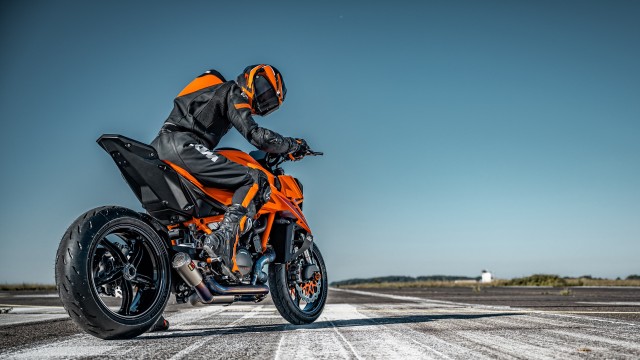 KTM 1390 Super Duke R Naked bikes