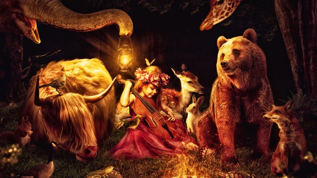 Little girl Playing violin