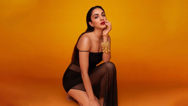 Kiara Advani Hot in Black dress