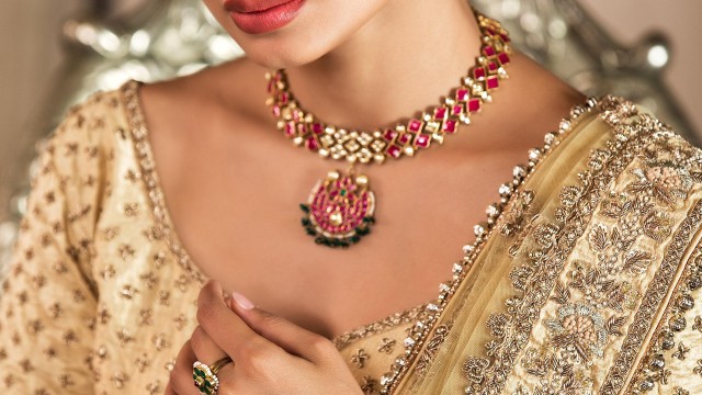 Mouni Roy Mobile phone