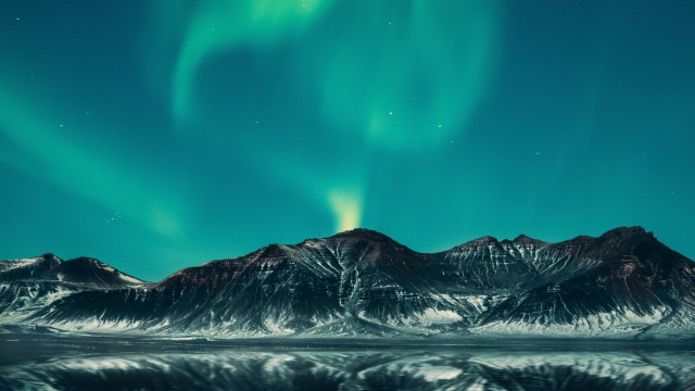 Aurora Borealis Mountains
