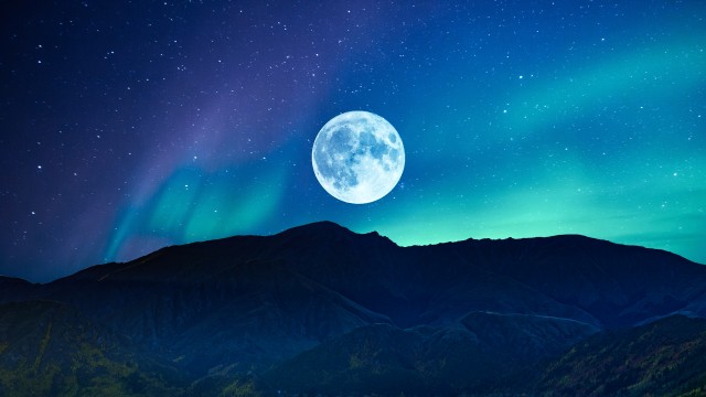 Full moon Aurora Borealis