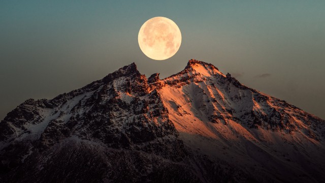 Full moon Mountain Peak