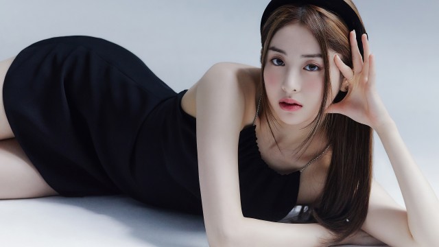 Huh Yunjin Le Sserafim