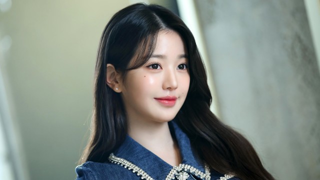 Jang Wonyoung Beautiful singer