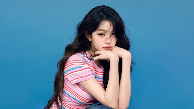 Jang Wonyoung Blue background