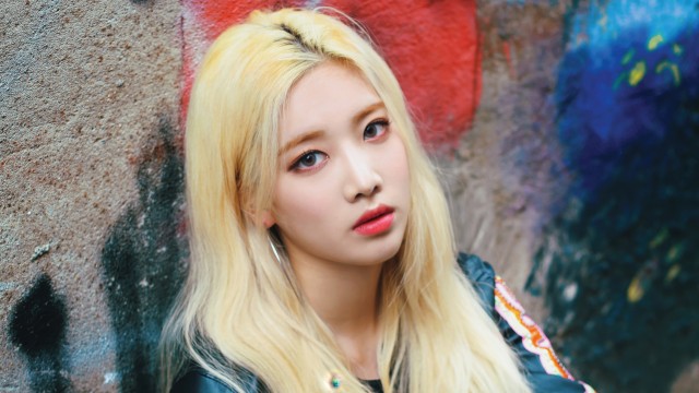 Kim Lip South Korean Singer