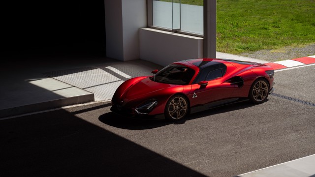 Alfa Romeo 33 Stradale Hanger
