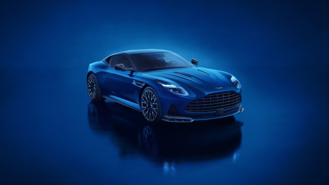 Aston Martin DB12 S 2025