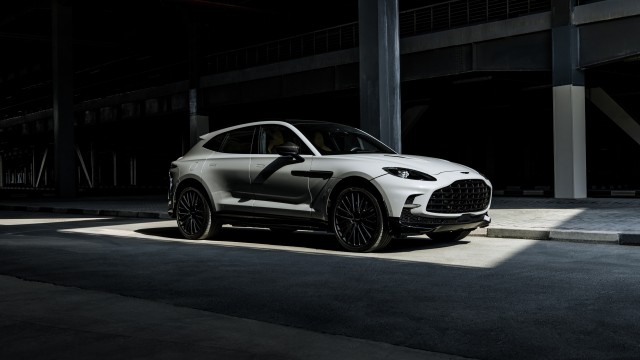 Aston Martin DBX707 8K