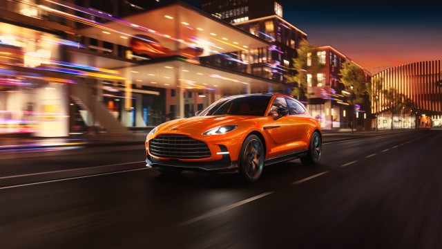 Aston Martin DBX707 2024