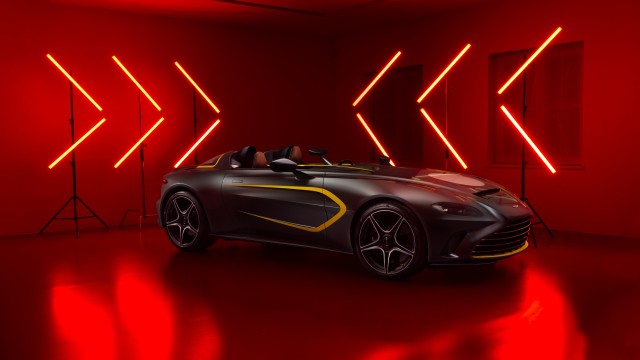 Aston Martin V12 Speedster Sports cars